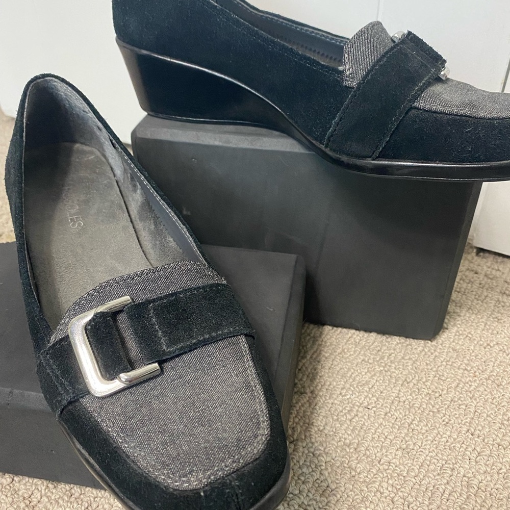 Gray with black accent Aerosoles casual loafer